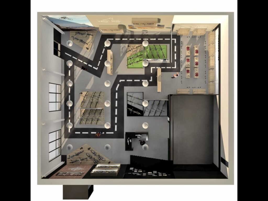 Vue de haut en bas d'une salle avec des vitrines, un chemin sinueux au sol, des objets exposés et diverses sections divisées par des allées.