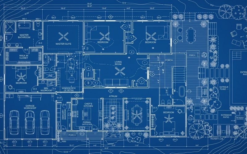Plan architectural détaillé d'une grande maison, montrant les pièces étiquetées, le garage, l'atrium, les patios, l'aménagement paysager et la disposition des meubles.